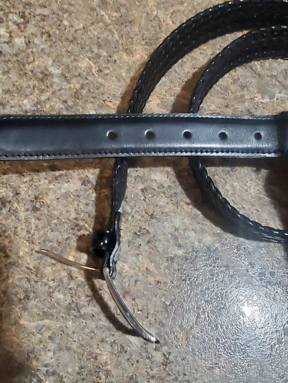 BLACK GENUINE LEATHER WOVEN BELT. MENS SILVER BUCKLE. SZ 42 APPROX.